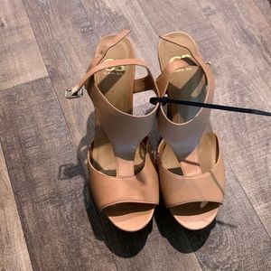 Gianni Bini Size 10 Wedge shoes